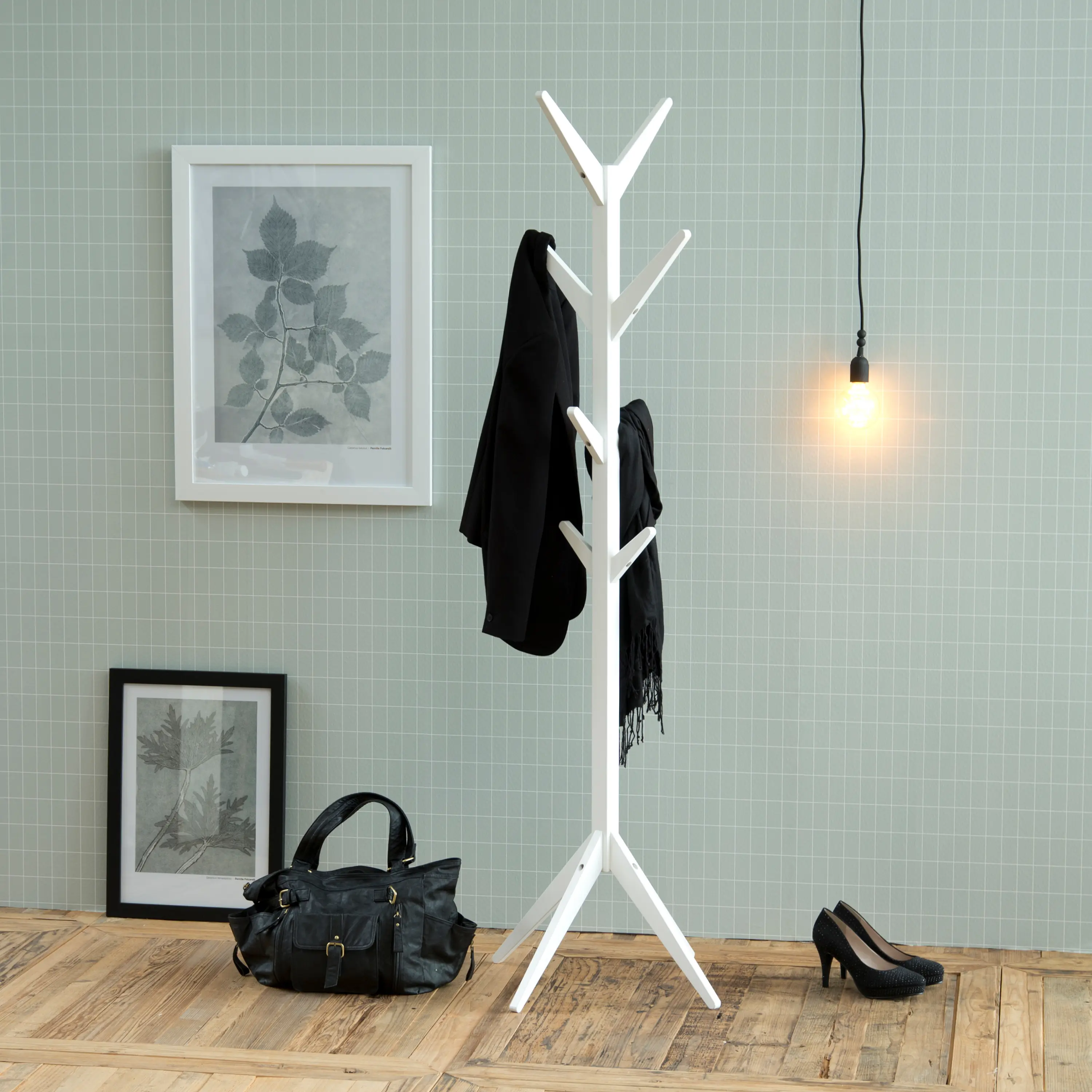 Ascot Coat Hanger in White